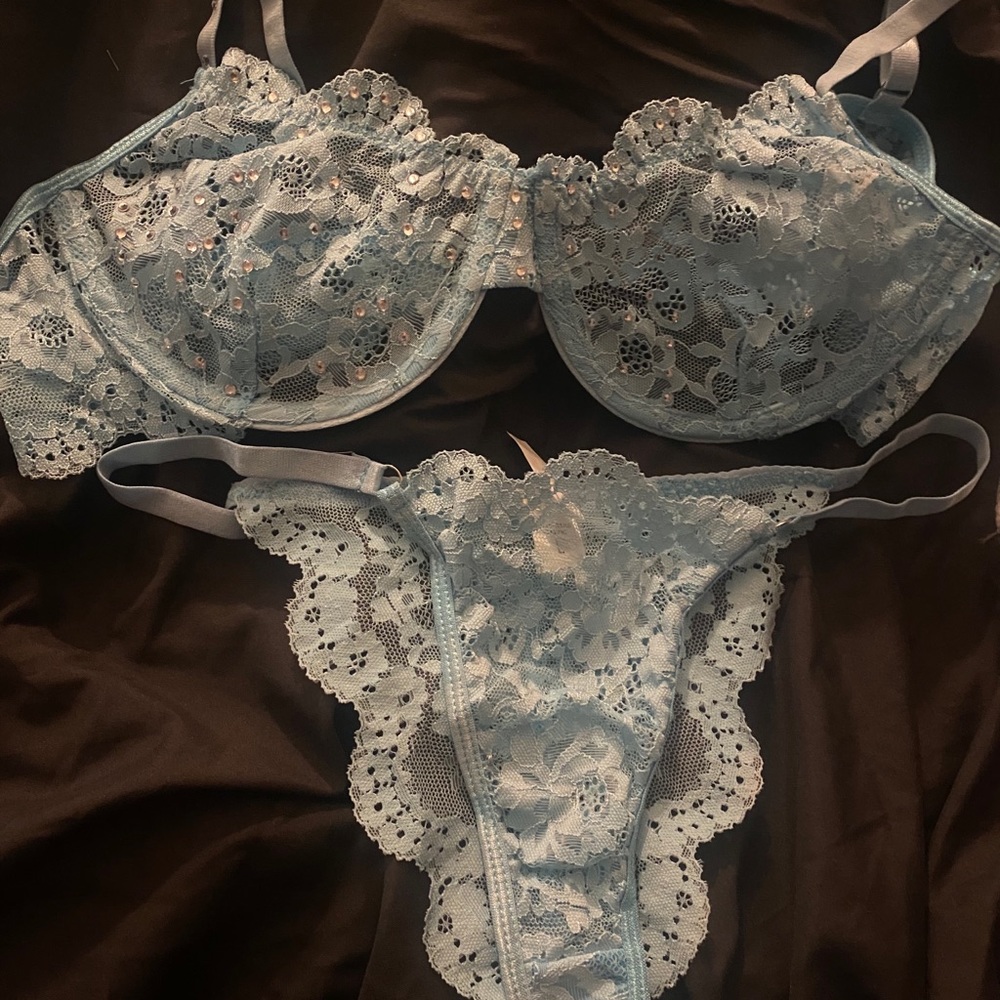 Bra and pantie sets
